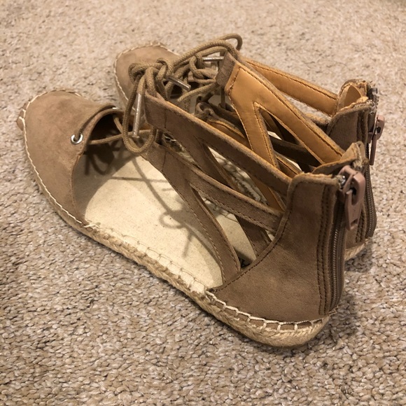 Espadrilles - Picture 2 of 4